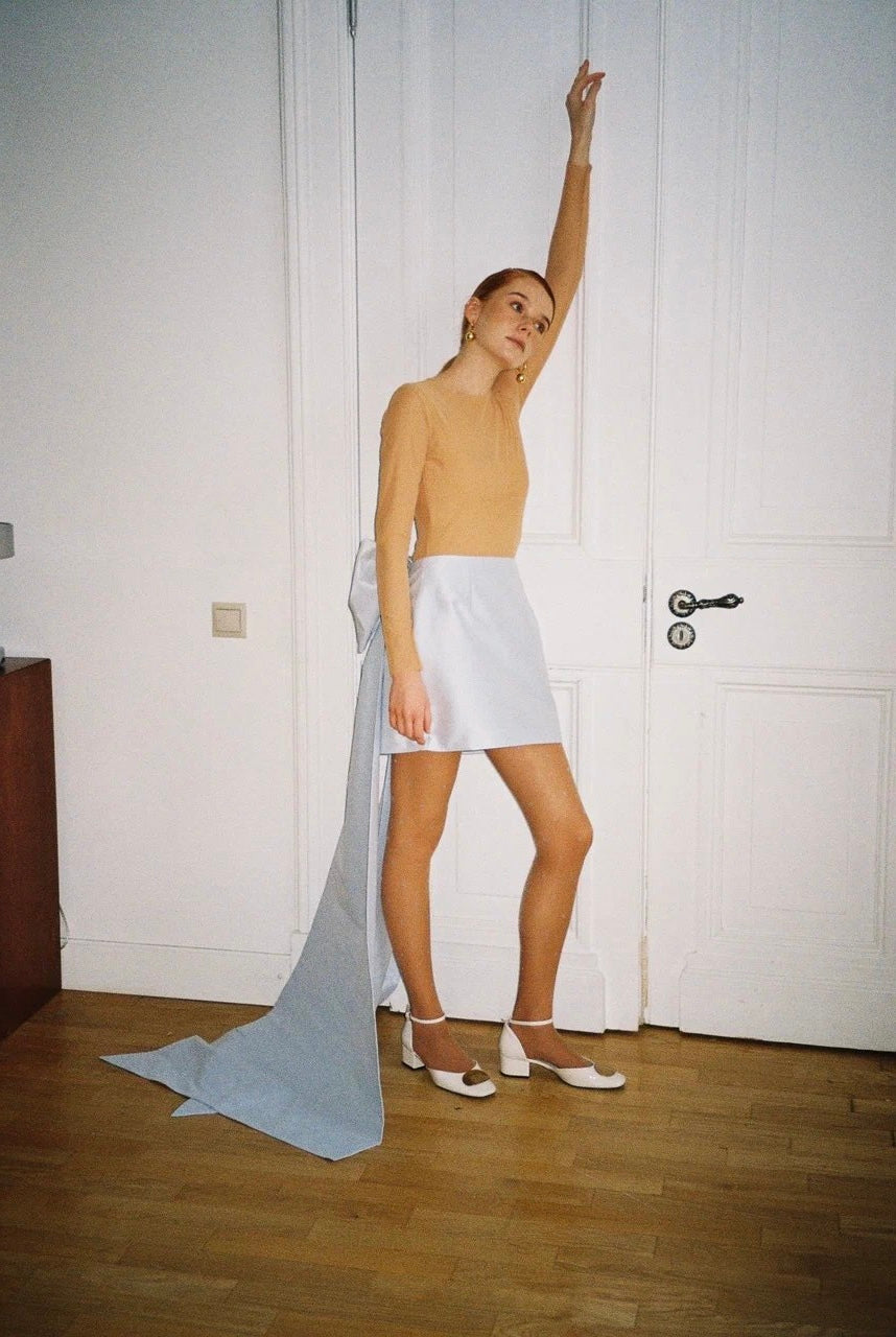 Skirt with bow and train