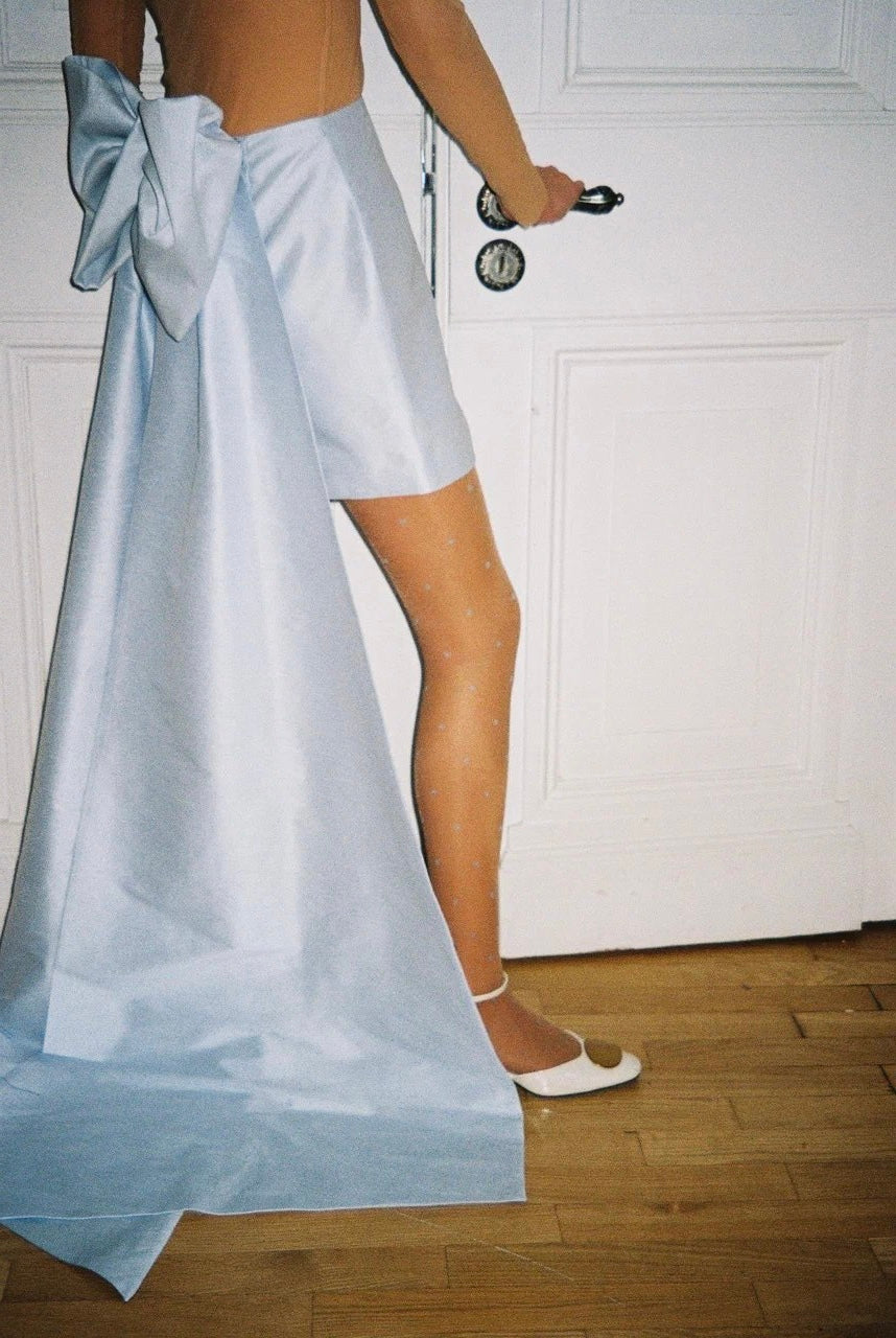 Skirt with bow and train